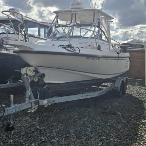 2000 Boston Whaler Conquest 23